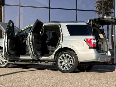 Used 2019 Ford Expedition Platinum image 30