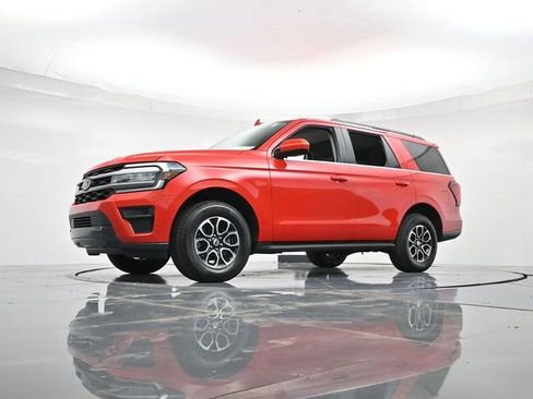 Used 2024 Ford Expedition XLT image 35