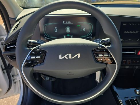 New 2026 Kia Niro LX image 27