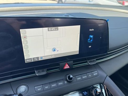 New 2025 Hyundai Elantra SEL image 13