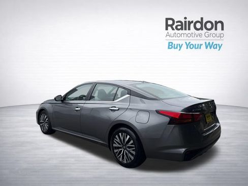 Used 2024 Nissan Altima 2.5 SV FWD image 5