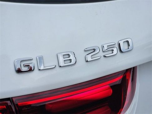 Certified 2025 Mercedes-Benz GLB 250 4MATIC image 14