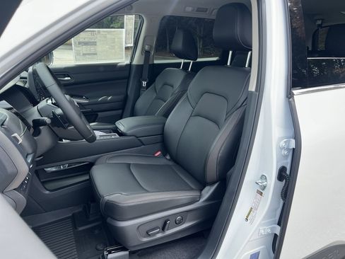 New 2026 Nissan Pathfinder SL FWD image 14