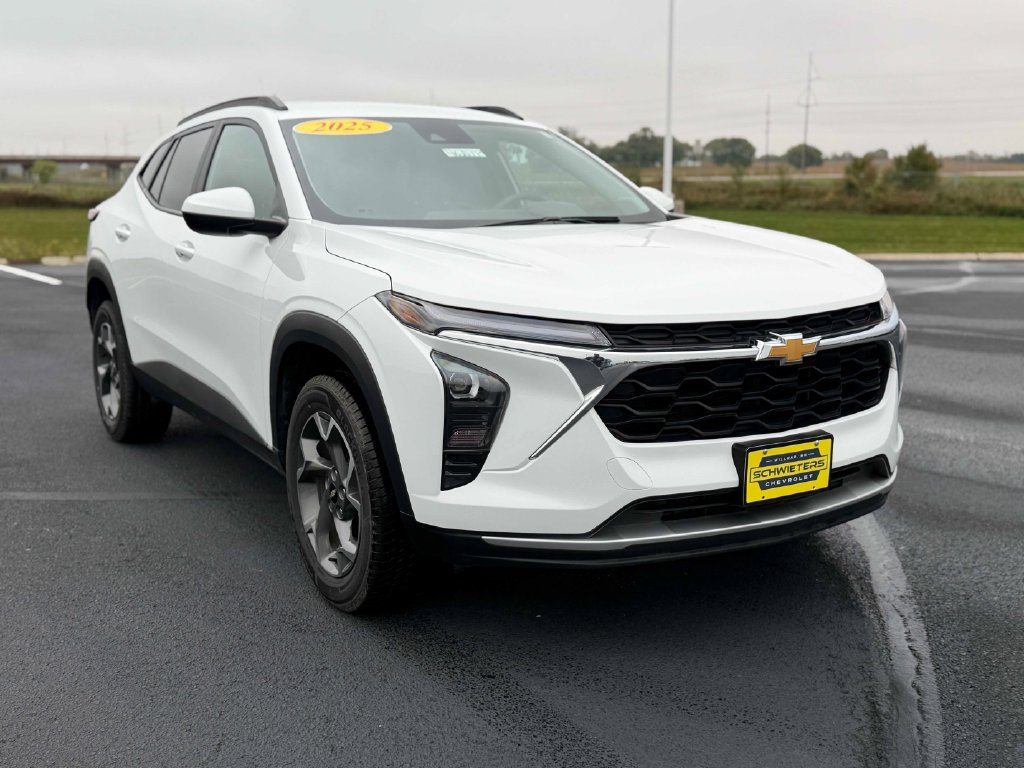 Used 2025 Chevrolet Trax LT FWD image 5