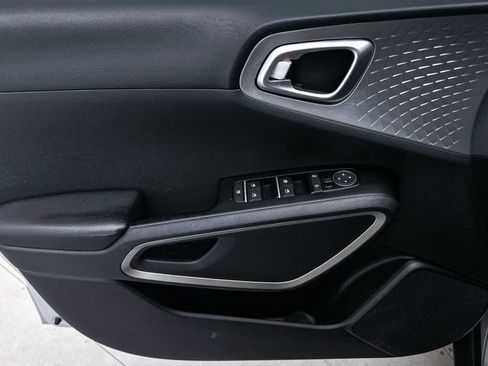 Used 2020 Kia Soul LX FWD image 11