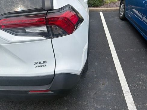 Used 2019 Toyota RAV4 XLE Premium AWD/4WD image 4
