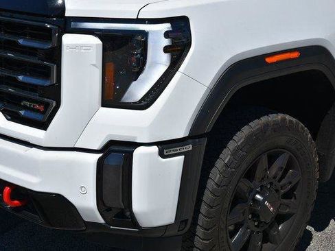 Used 2024 GMC Sierra 2500 AT4 AWD/4WD image 5