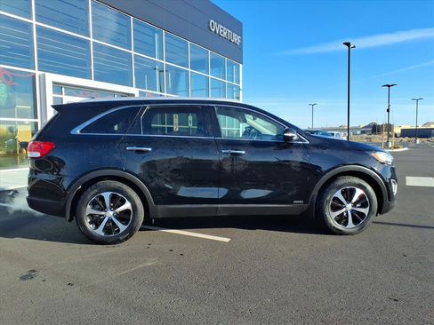 Used 2017 Kia Sorento EX image 8