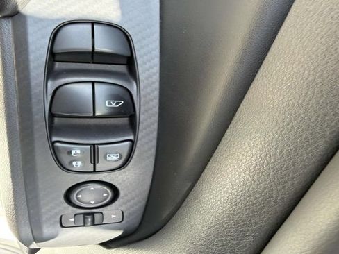 Used 2025 Nissan Altima 2.5 SV FWD image 8