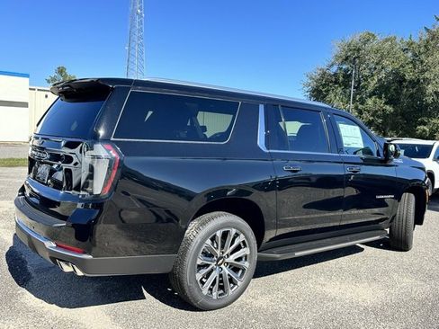 New 2026 Chevrolet Suburban High Country image 23