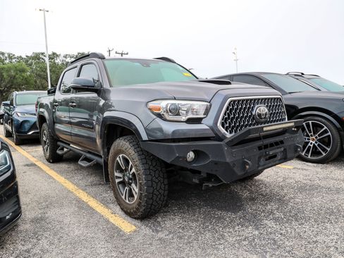 Used 2019 Toyota Tacoma TRD Sport AWD/4WD image 6