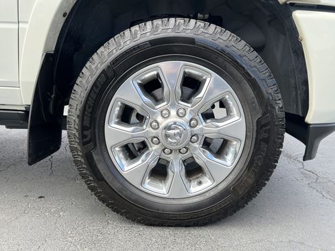 Used 2022 RAM 3500 Limited AWD/4WD image 13