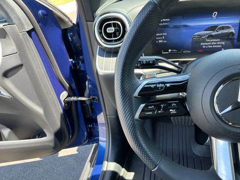 Used 2023 Mercedes-Benz GLC 300 image 19