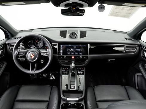 Certified 2026 Porsche Macan AWD/4WD image 21