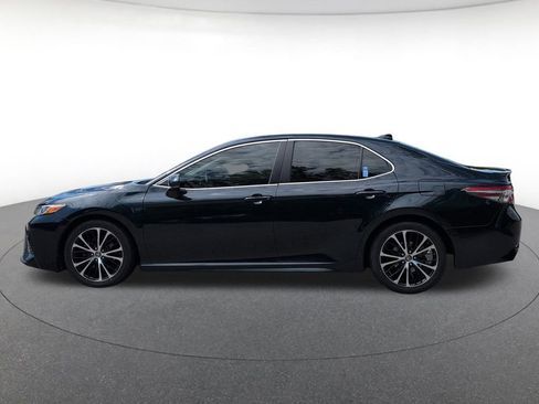 Used 2019 Toyota Camry SE FWD image 2