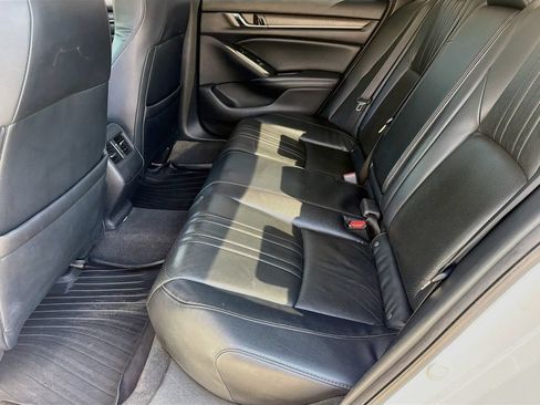 Used 2018 Honda Accord Touring image 14