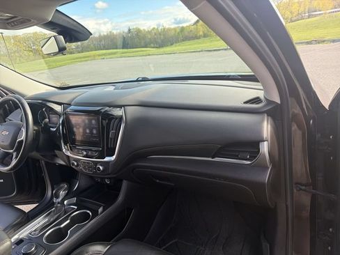Used 2021 Chevrolet Traverse LT w/ LT Premium Package AWD/4WD image 30