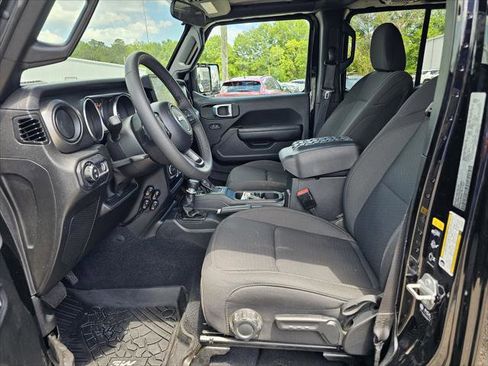 Certified 2023 Jeep Gladiator Sport AWD/4WD image 16