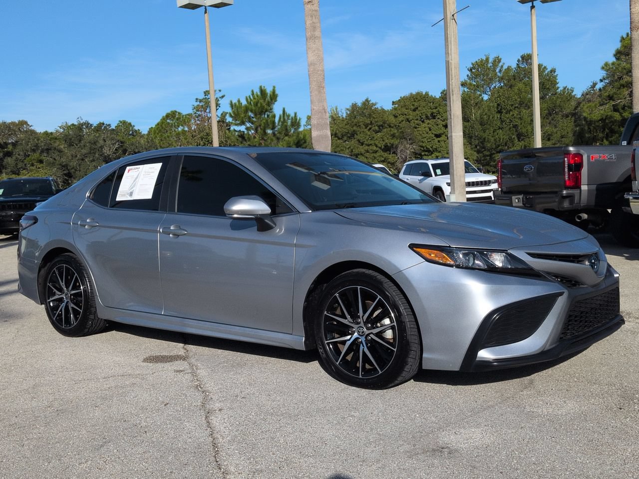 Used 2024 Toyota Camry SE w/ Audio Upgrade Package FWD image 2