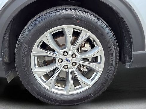Used 2024 Ford Explorer XLT w/ Equipment Group 202A AWD/4WD image 9