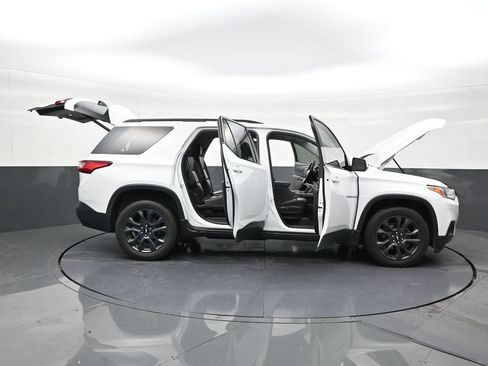 Used 2021 Chevrolet Traverse RS FWD image 30