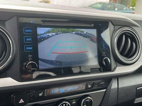 Certified 2017 Toyota Tacoma TRD Off-Road AWD/4WD image 16