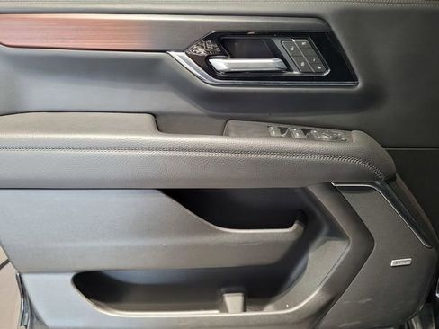 Used 2025 GMC Yukon XL Denali image 18