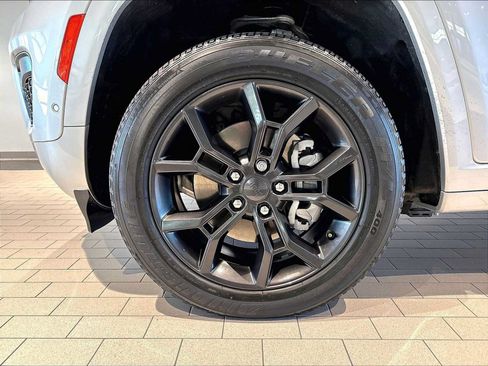 Used 2023 Jeep Grand Cherokee 30th Anniversary AWD/4WD image 14