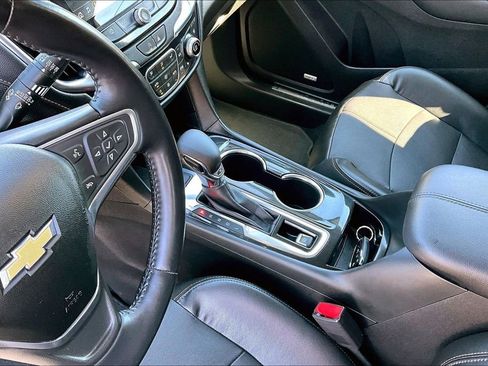 Used 2022 Chevrolet Equinox Premier image 17