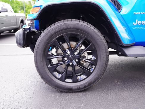 Used 2022 Jeep Wrangler Unlimited Sahara w/ Cold Weather Group AWD/4WD image 14
