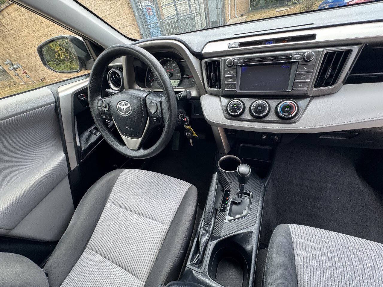 Used 2013 Toyota RAV4 LE FWD image 27