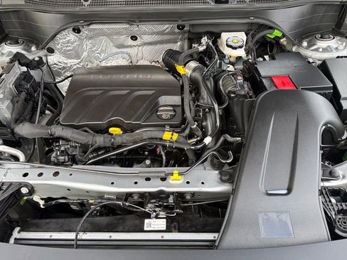 Used 2025 Chevrolet Trax LT image 36