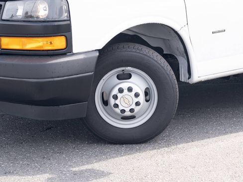 Used 2020 Chevrolet Express 3500 RWD image 12