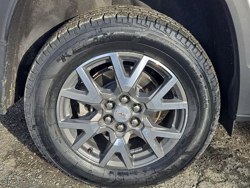 Used 2023 GMC Acadia SLE image 11