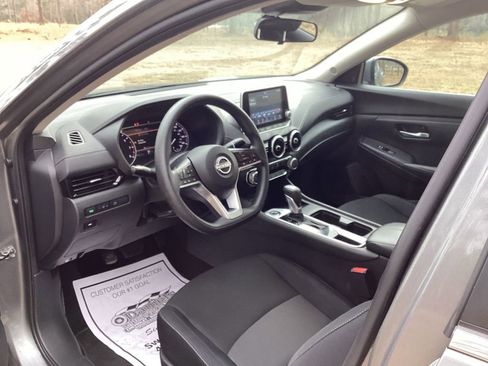 Used 2024 Nissan Sentra SV FWD image 11