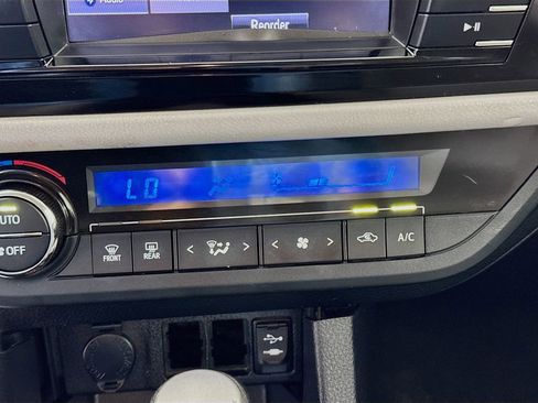 Used 2016 Toyota Corolla LE FWD image 18
