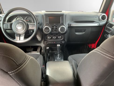 Used 2018 Jeep Wrangler Unlimited Sahara w/ Connectivity Group image 10