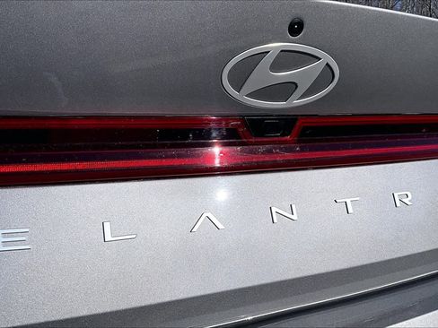 Used 2024 Hyundai Elantra Limited image 33