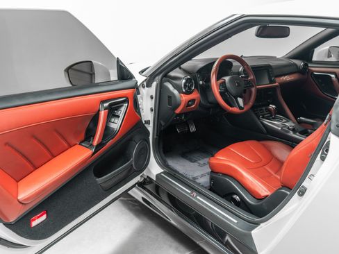 Used 2021 Nissan GT-R Premium AWD/4WD image 23