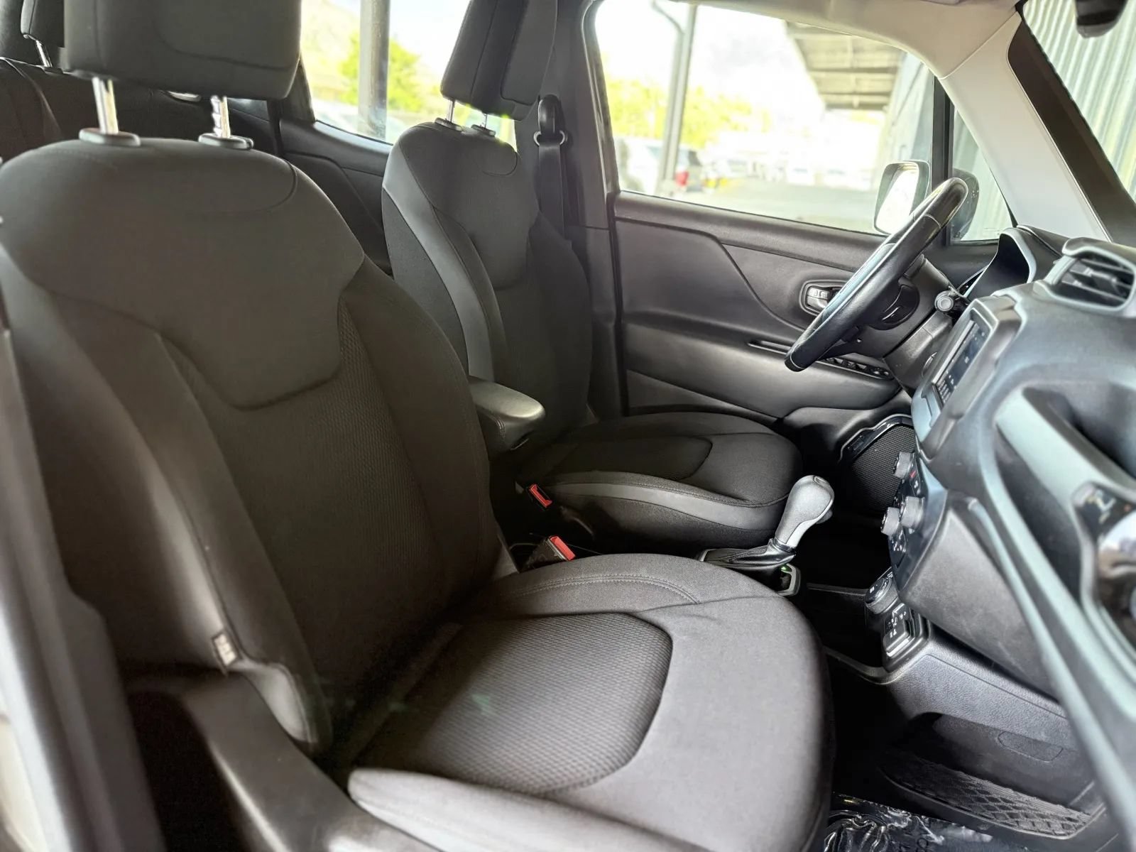 Used 2020 Jeep Renegade Altitude AWD/4WD image 18
