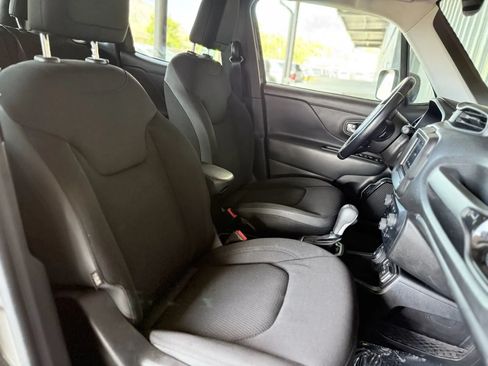 Used 2020 Jeep Renegade Altitude AWD/4WD image 18