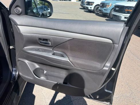 Used 2018 Mitsubishi Outlander ES AWD/4WD image 15