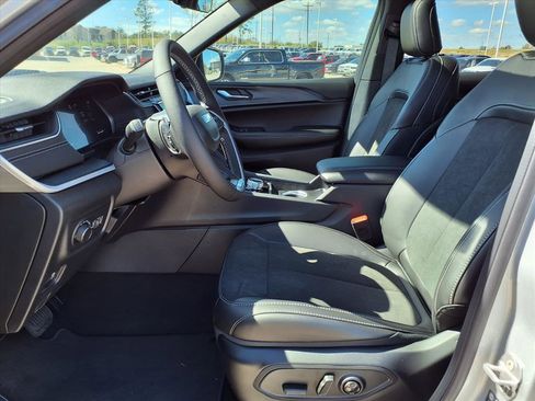 New 2025 Jeep Grand Cherokee L Altitude image 12