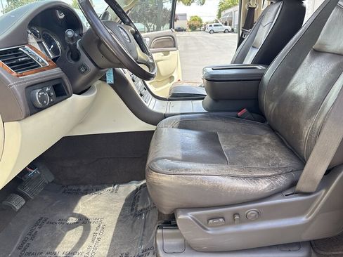 Used 2011 Cadillac Escalade ESV Platinum AWD/4WD image 20