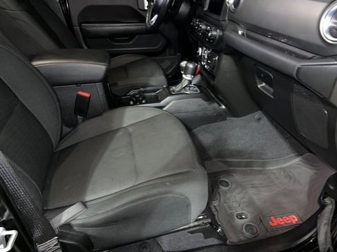 Used 2022 Jeep Wrangler Unlimited Sahara w/ Cold Weather Group image 22