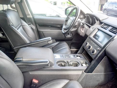 Used 2020 Land Rover Discovery SE AWD/4WD image 7