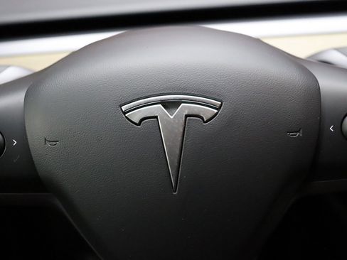 Used 2023 Tesla Model Y Long Range image 44