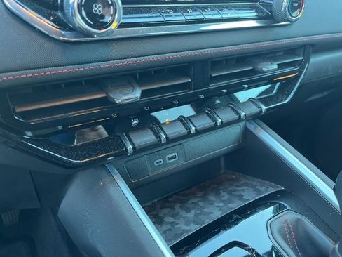 Used 2023 Chevrolet Colorado Z71 image 24