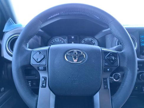 Used 2019 Toyota Tacoma TRD Off-Road w/ TRD Premium Off Road Package image 19