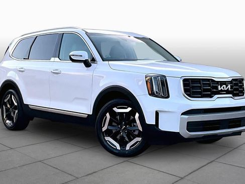 Certified 2025 Kia Telluride S FWD image 3